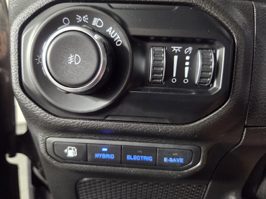 Used 2021 Jeep Wrangler Unlimited Sahara AWD/4WD image 41
