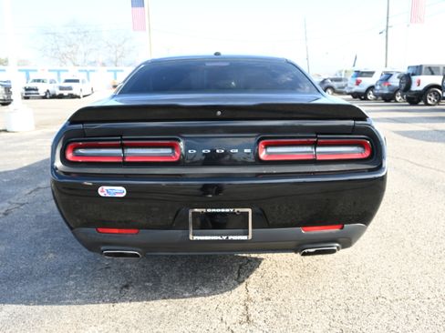 Used 2018 Dodge Challenger SXT image 3