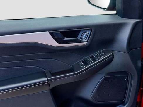 Used 2022 Ford Escape SE image 17