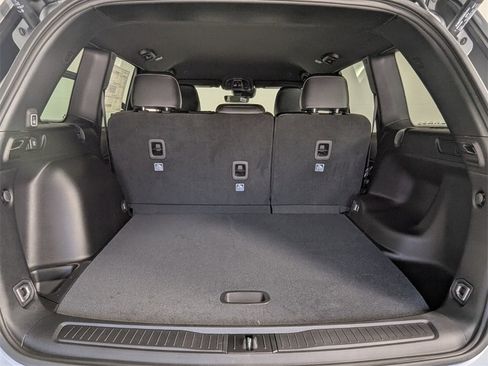 New 2025 Jeep Grand Cherokee Altitude image 28