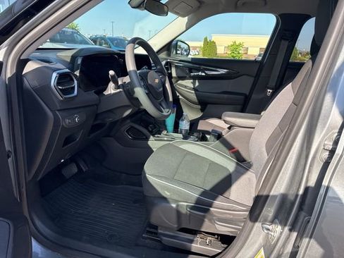 Used 2024 Chevrolet TrailBlazer LT w/ Driver Confidence Package FWD image 8