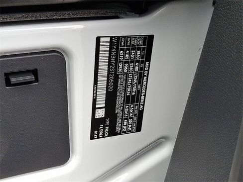 Used 2025 Mercedes-Benz Sprinter 2500 image 27