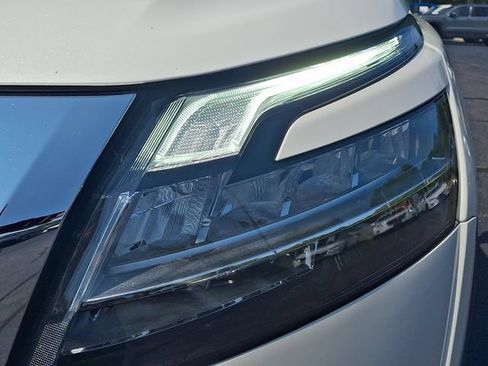 Used 2022 Nissan Pathfinder SV AWD/4WD image 9
