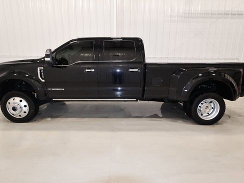 Certified 2022 Ford F450 Platinum w/ FX4 Off-Road Package image 7