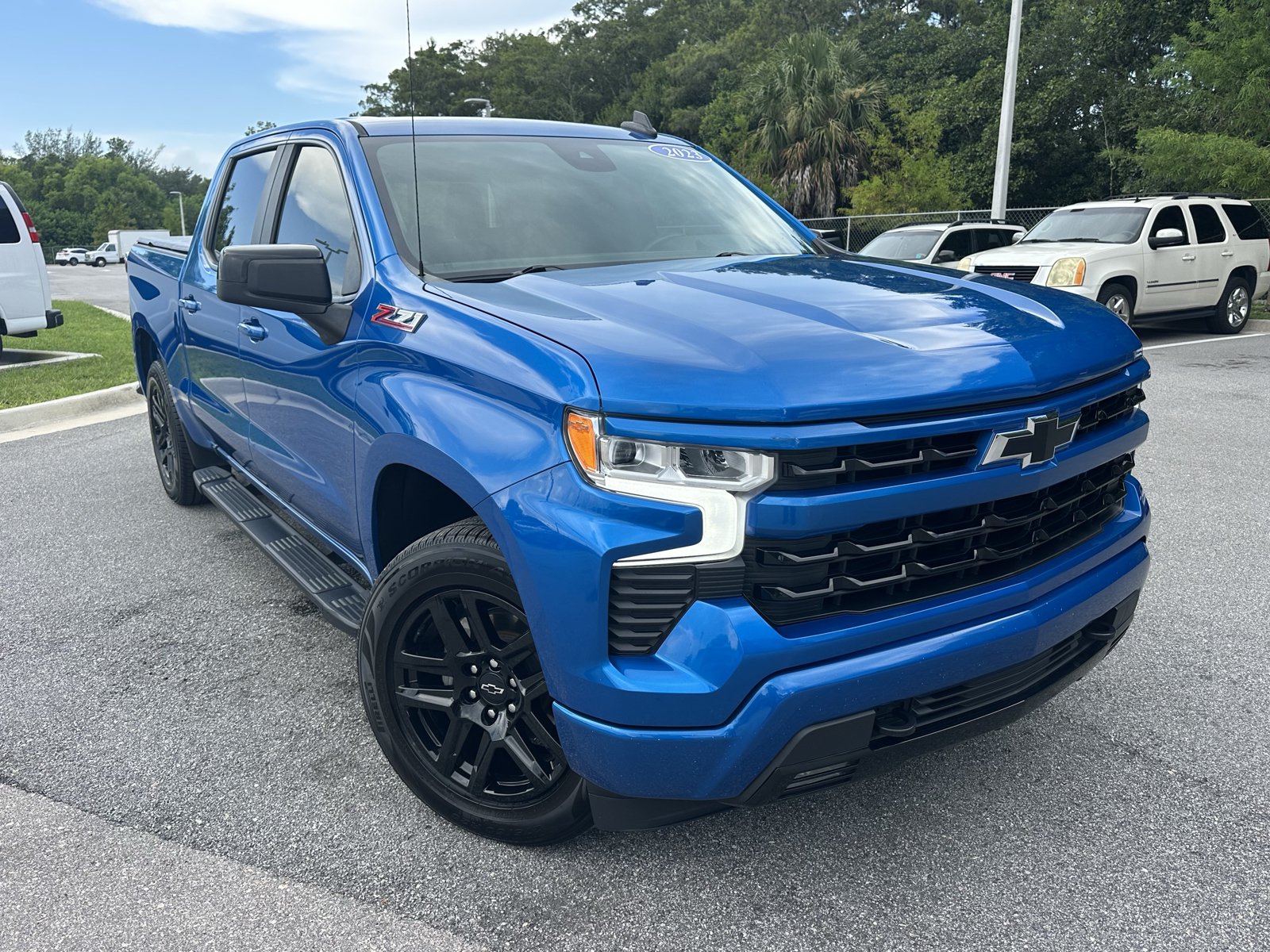 Used 2023 Chevrolet Silverado 1500 RST w/ Convenience Package II AWD/4WD image 2
