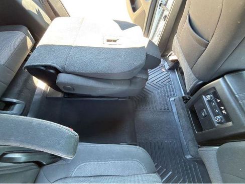 Used 2023 Chevrolet Traverse LT FWD image 8