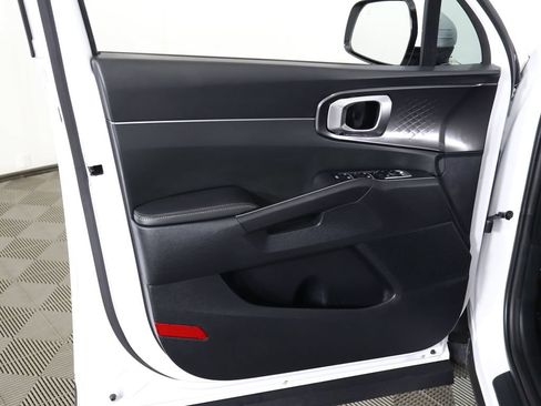 Used 2024 Kia Sorento LX FWD image 21