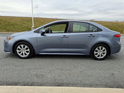 Certified 2022 Toyota Corolla LE image 6