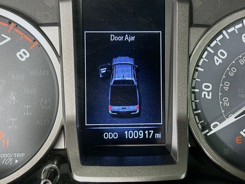 Used 2016 Toyota Tacoma SR5 image 18