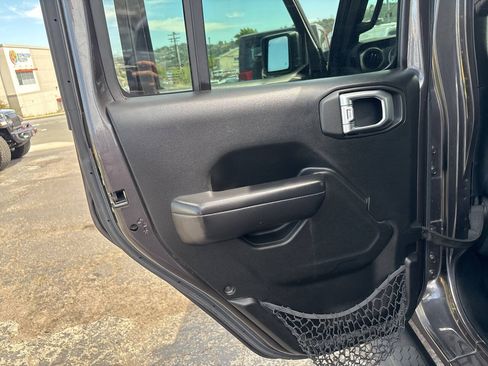 Used 2018 Jeep Wrangler Unlimited Sport S AWD/4WD image 15