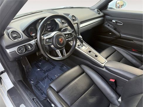 Used 2018 Porsche 718 Boxster S image 10