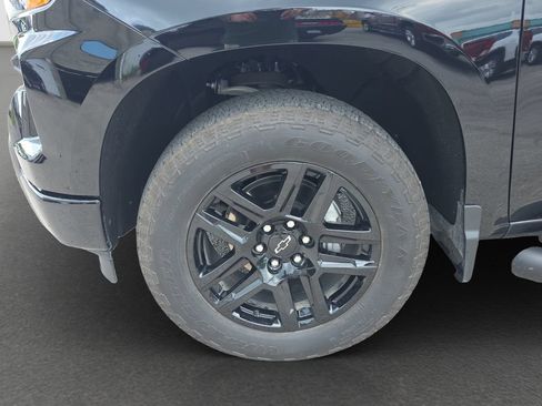 Used 2025 Chevrolet Silverado 1500 Custom w/ Turbomax Blackout Package AWD/4WD image 4