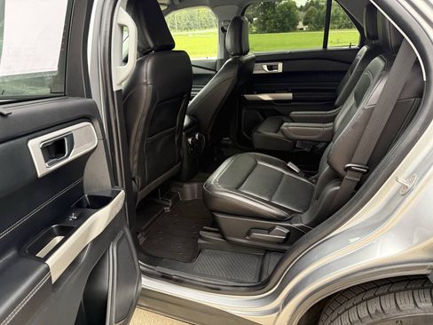 Used 2022 Ford Explorer Limited AWD/4WD image 6