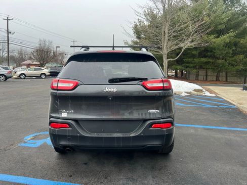 Used 2016 Jeep Cherokee Latitude w/ Safety/Convenience Group image 4