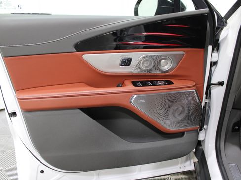 Certified 2024 Lincoln Nautilus Black Label w/ Jet Appearance Package (87T) image 6