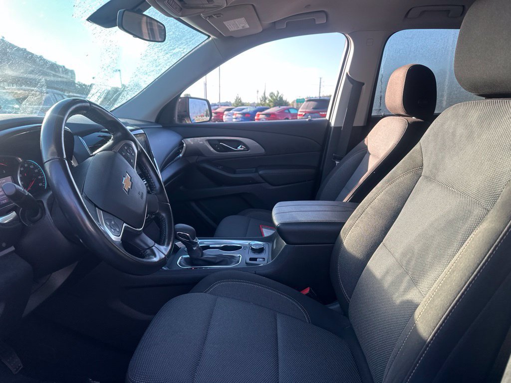 Used 2021 Chevrolet Traverse LT w/ LPO, Blackout Package AWD/4WD image 12