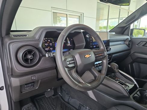 Used 2024 Chevrolet Colorado W/T RWD image 10