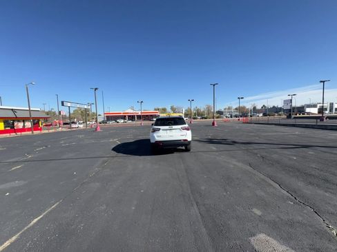 Used 2025 Jeep Compass Trailhawk image 16