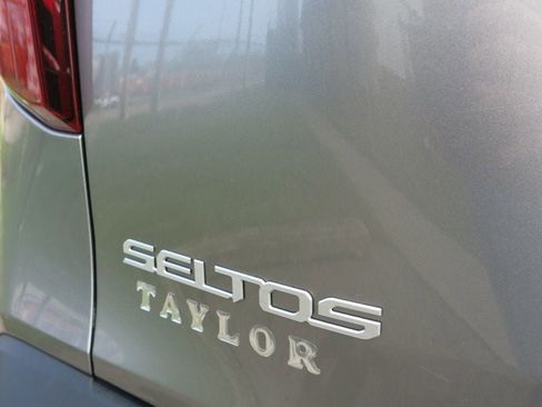 Used 2024 Kia Seltos LX AWD/4WD image 9