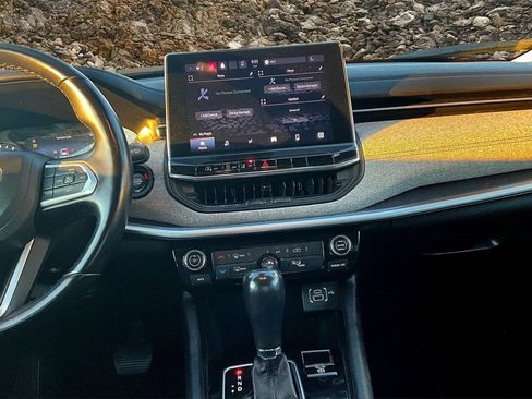 Used 2022 Jeep Compass Latitude image 6