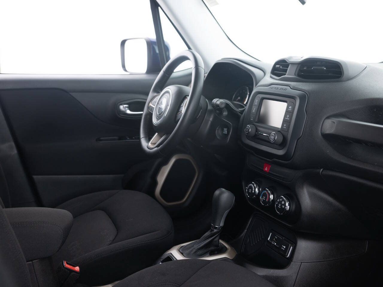 Used 2016 Jeep Renegade Latitude FWD image 27