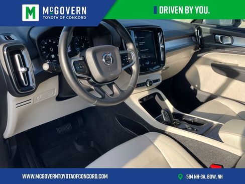 Used 2021 Volvo XC40 T5 Momentum w/ Protection Package Premier AWD/4WD image 12