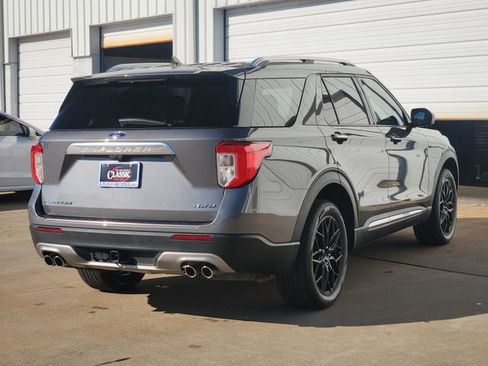 Used 2023 Ford Explorer Platinum w/ Technology Package image 7