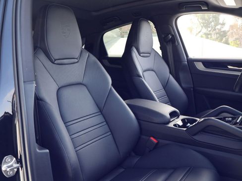 New 2026 Porsche Cayenne Coupe AWD/4WD image 24
