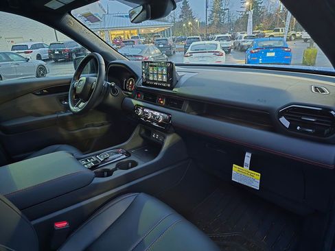 Certified 2025 Honda Pilot TrailSport image 4