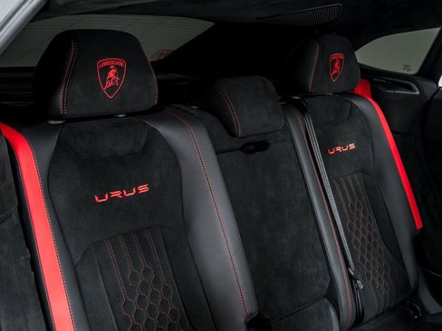 Used 2023 Lamborghini Urus Performante AWD/4WD image 35
