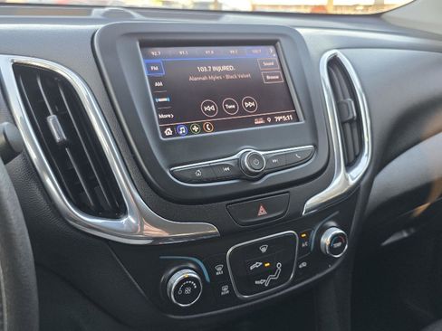 Used 2020 Chevrolet Equinox LT image 18