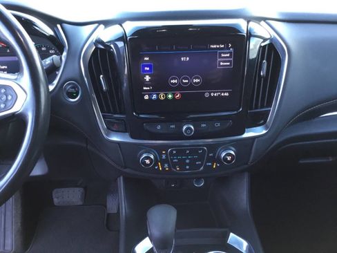 Used 2021 Chevrolet Traverse LT image 8