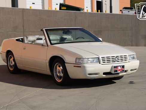 Used 2002 Cadillac Eldorado Touring w/ Preffered Equipment Group image 26