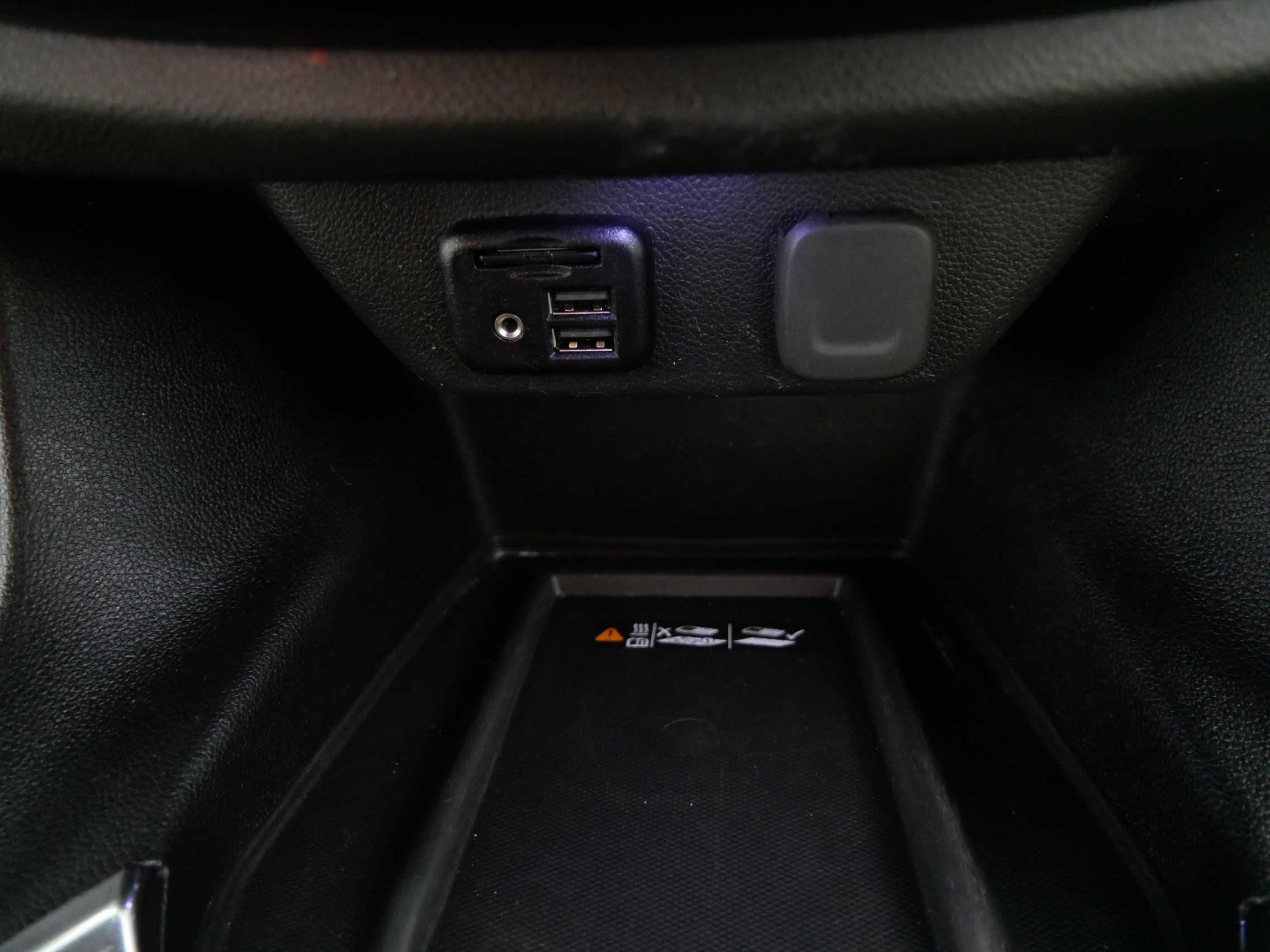 Certified 2023 Chevrolet Traverse Premier w/ LPO, Floor Liner Package AWD/4WD image 31