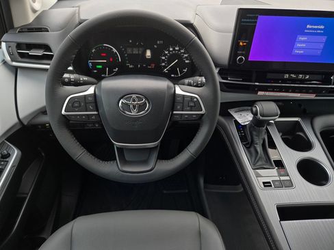 Certified 2026 Toyota Sienna XLE FWD image 13