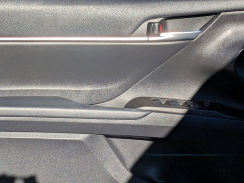 Used 2021 Toyota Camry SE w/ Convenience Package image 11