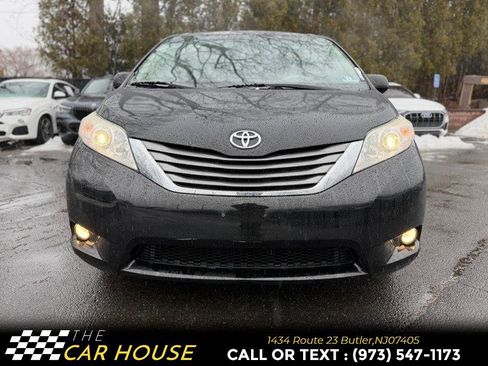 Used 2013 Toyota Sienna XLE image 3