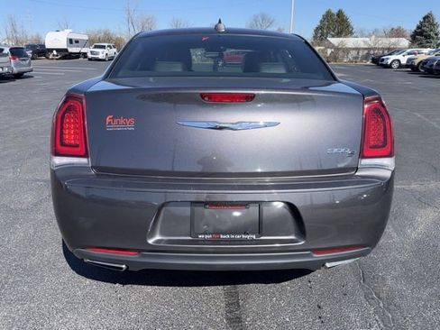 Used 2019 Chrysler 300 S image 6