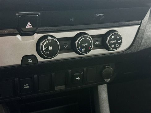 Used 2022 Toyota Tacoma SR image 18