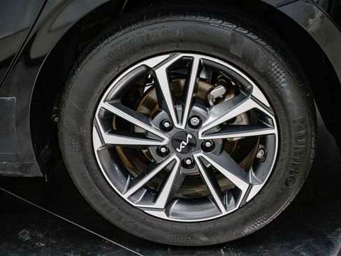 Used 2023 Kia Forte LXS image 10