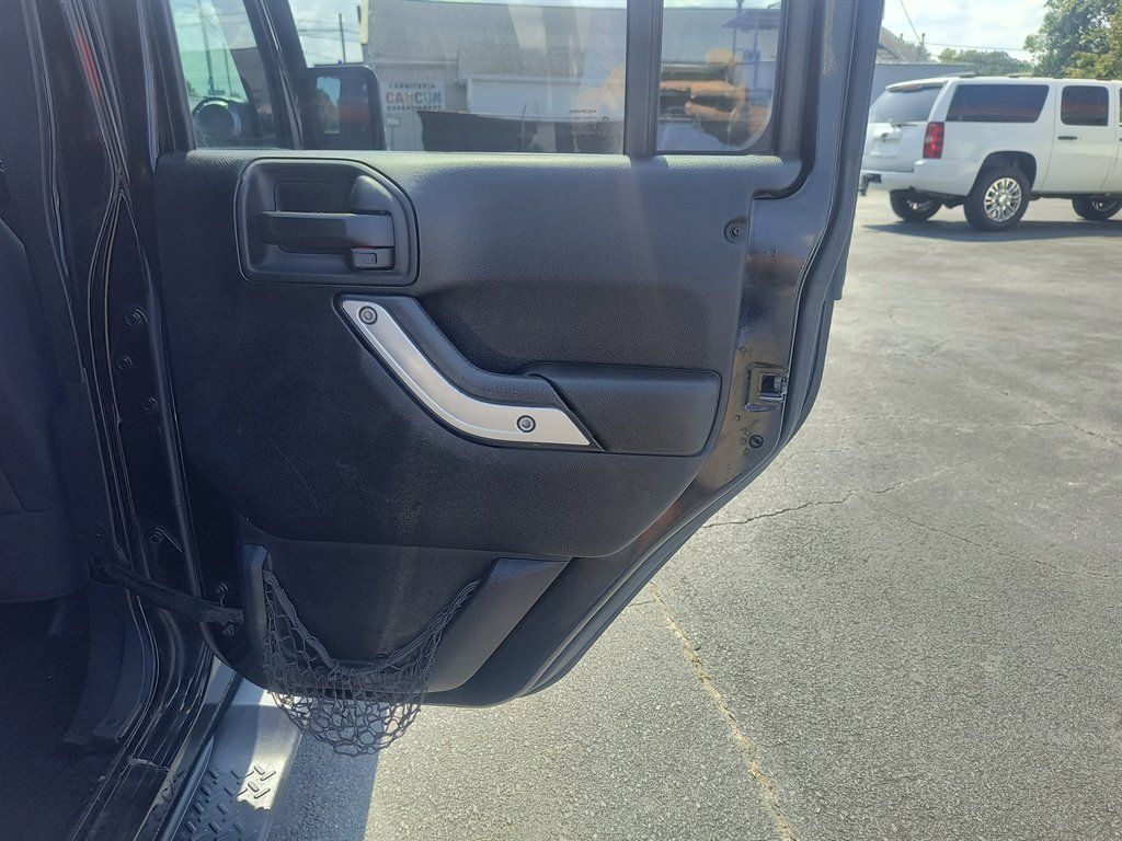 Used 2017 Jeep Wrangler Unlimited Sahara w/ Max Tow Package AWD/4WD image 26