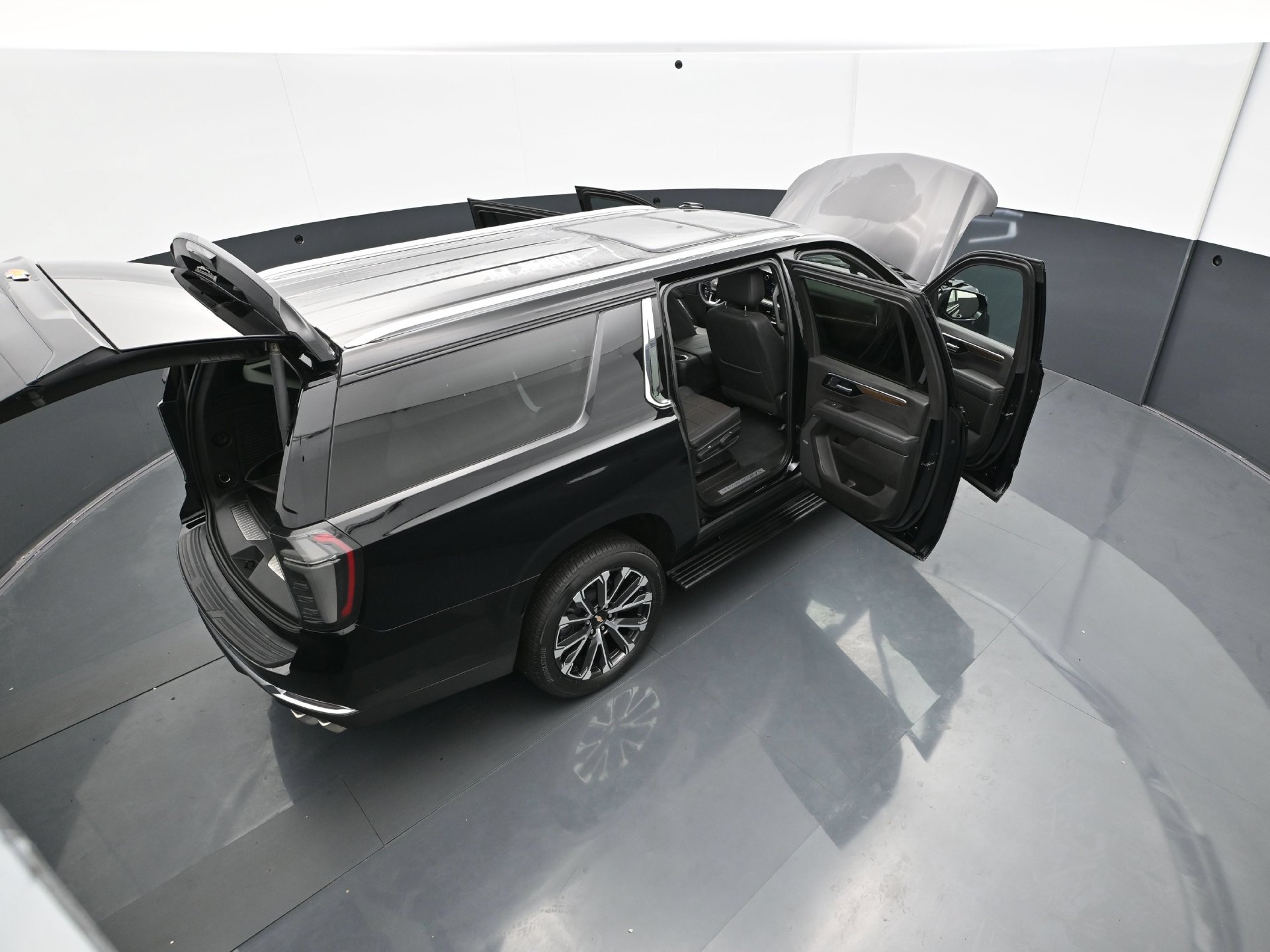 Used 2025 Chevrolet Suburban High Country AWD/4WD image 46