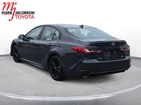 Used 2025 Toyota Camry SE image 13