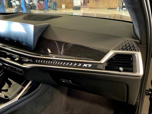 Used 2023 BMW X7 xDrive40i w/ M Sport Package image 13