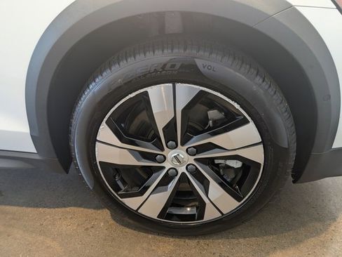 Used 2024 Volvo V60 B5 Cross Country Plus image 10