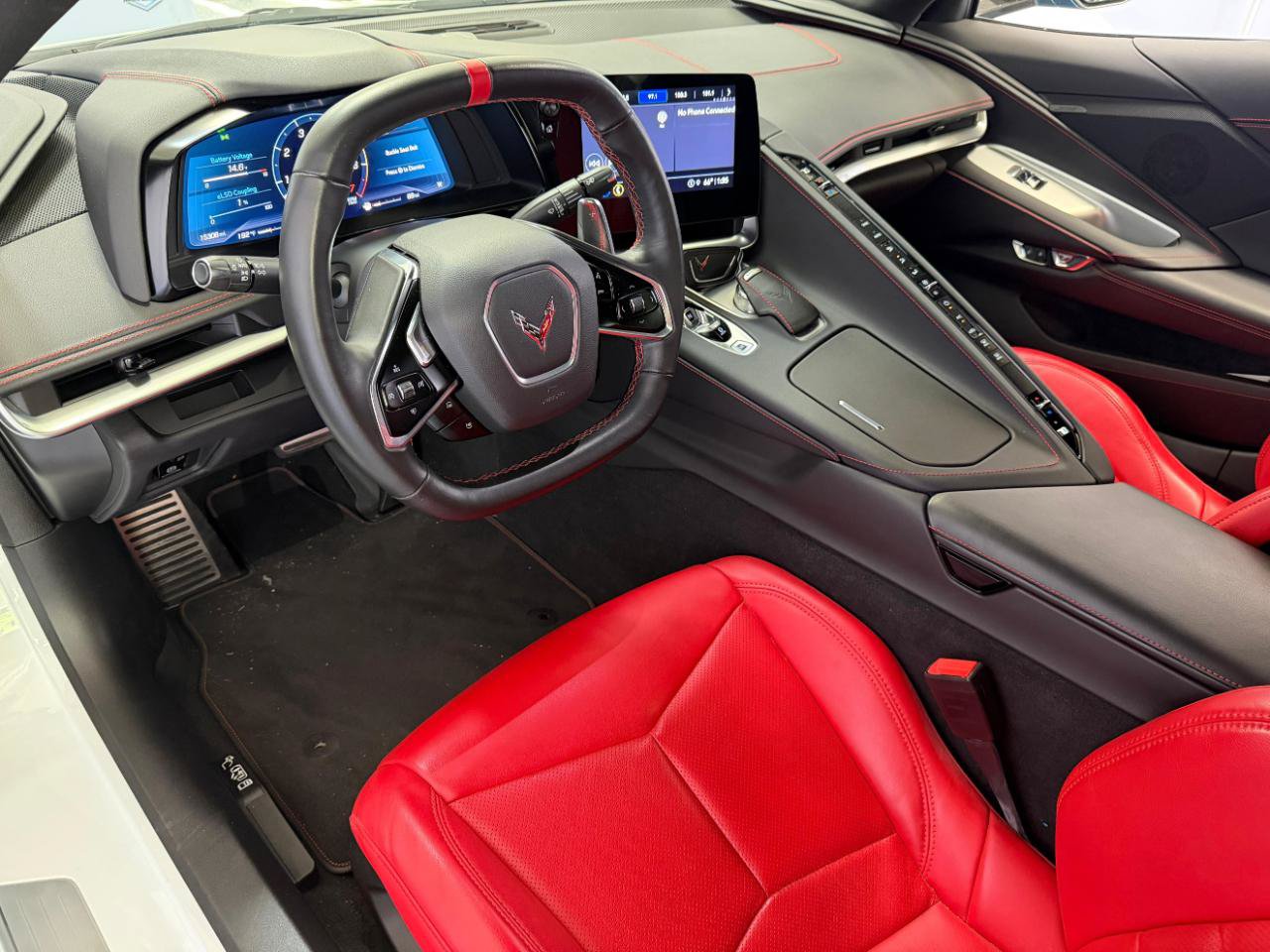 Used 2021 Chevrolet Corvette Stingray Coupe w/ Z51 Performance Package RWD image 16