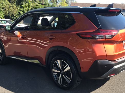Certified 2023 Nissan Rogue SL w/ SL Premium Package AWD/4WD image 24