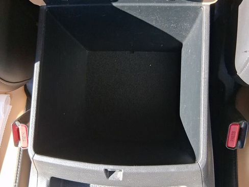 Used 2024 Kia Carnival EX image 25