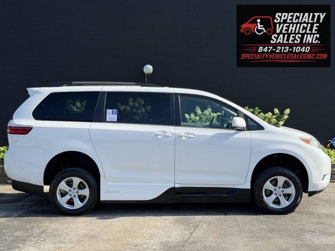 Used 2016 Toyota Sienna LE FWD image 6