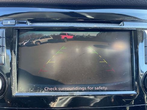 Used 2018 Nissan Rogue SV image 27